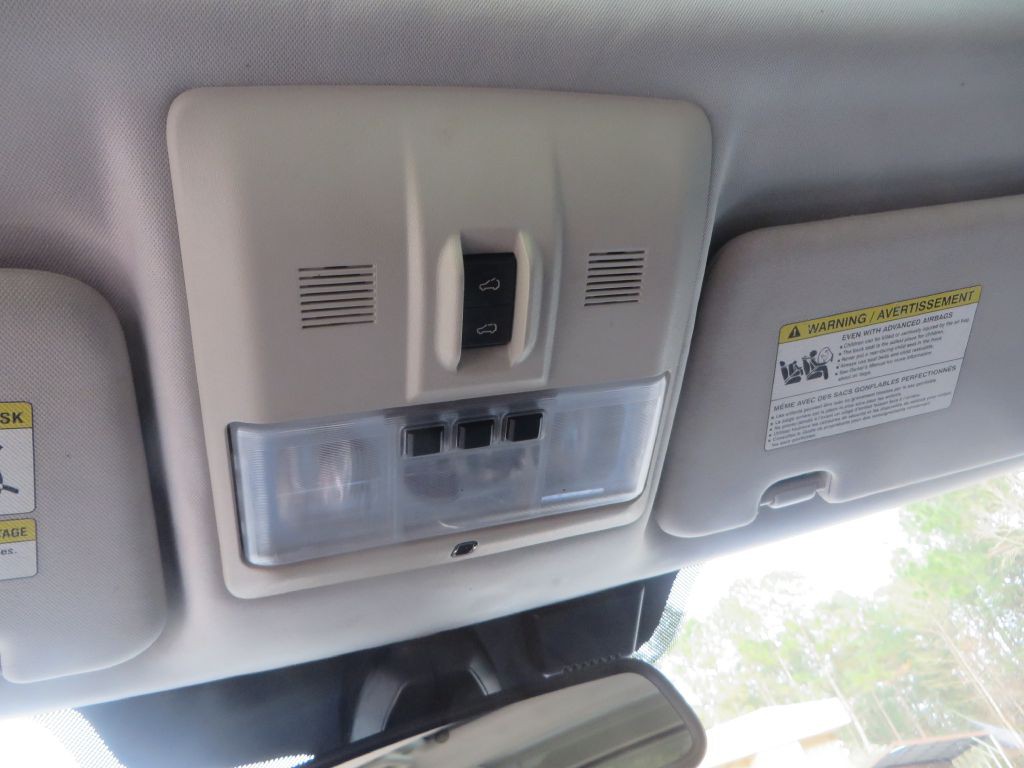 2016 Land Rover LR4 Image 32