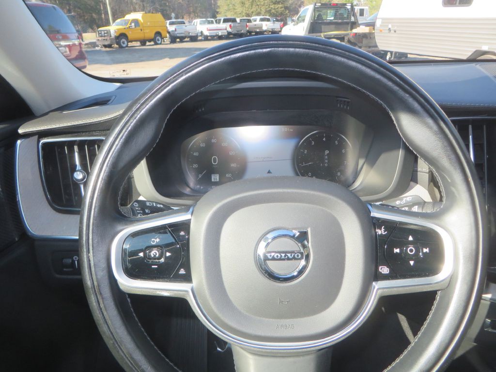 2021 Volvo XC60 Image 11