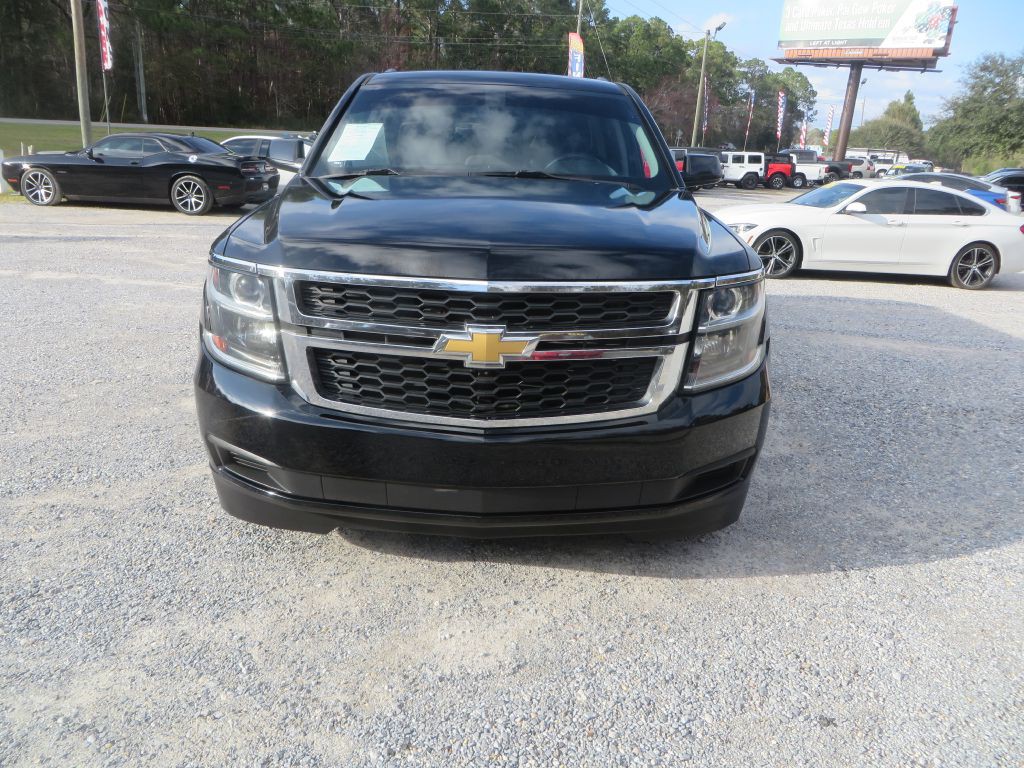 2017 Chevrolet Suburban Image 3