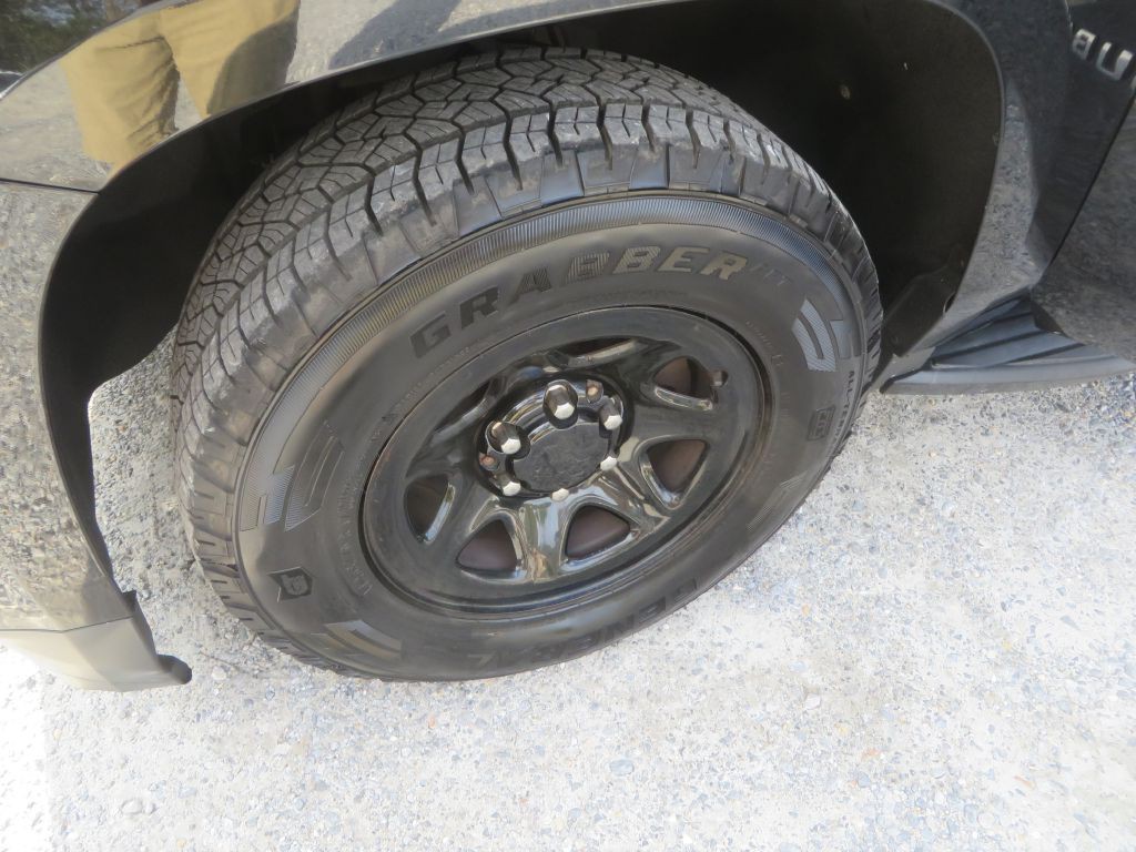 2017 Chevrolet Suburban Image 24