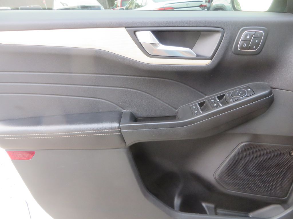 2021 Ford Escape Image 25