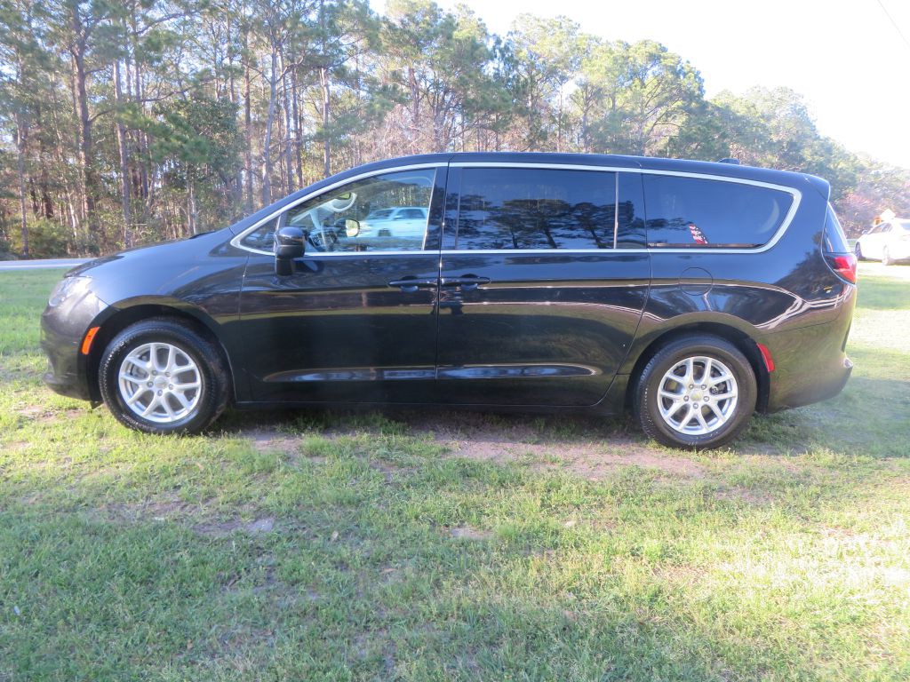 2017 Chrysler Pacifica Image 1