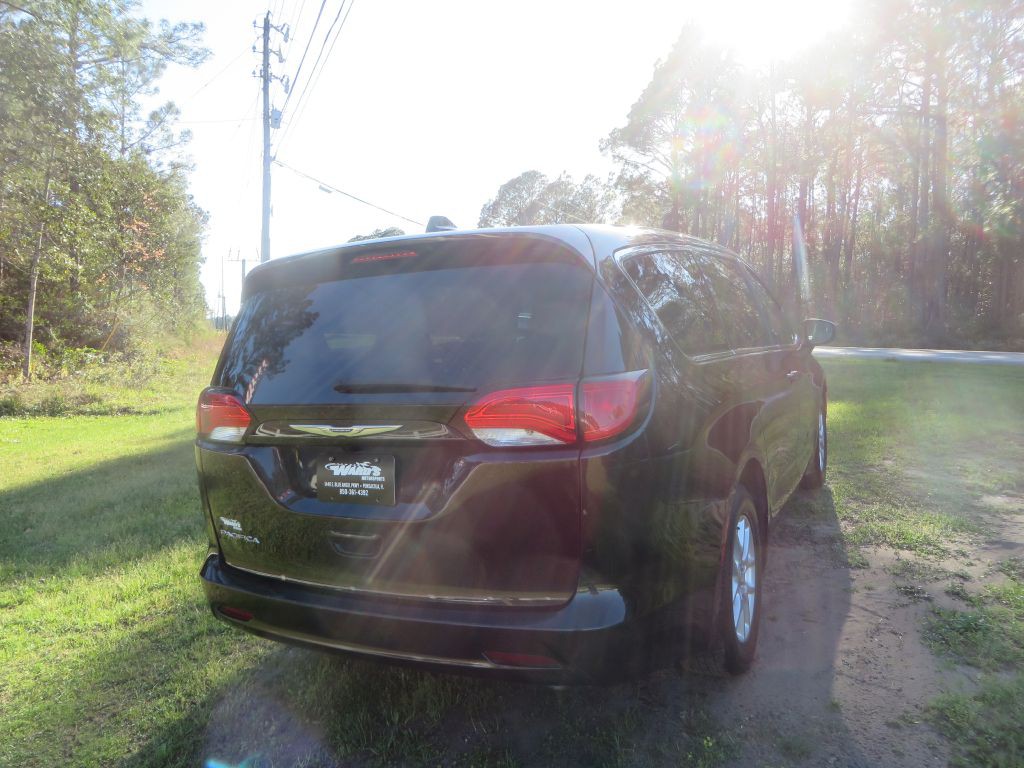 2017 Chrysler Pacifica Image 6