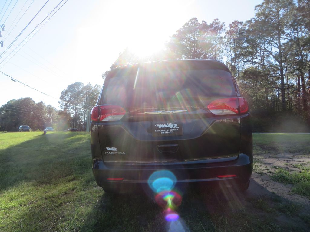 2017 Chrysler Pacifica Image 7