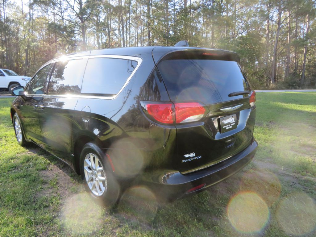 2017 Chrysler Pacifica Image 8