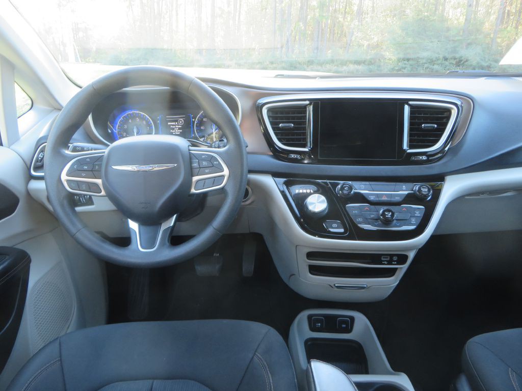 2017 Chrysler Pacifica Image 9