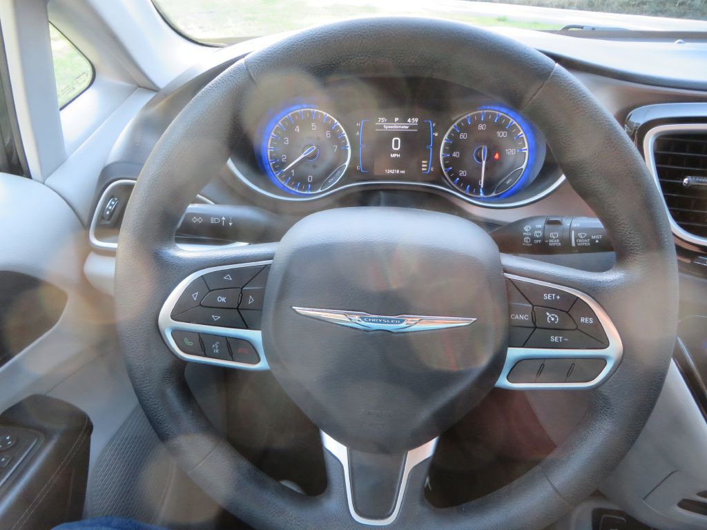 2017 Chrysler Pacifica Image 10