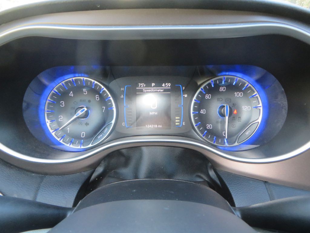 2017 Chrysler Pacifica Image 11