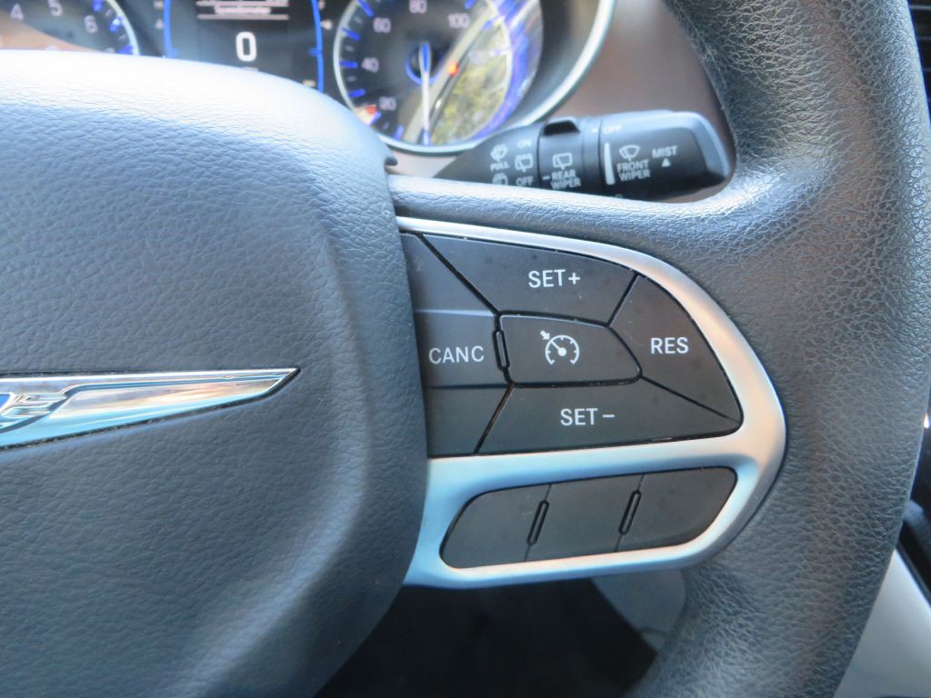 2017 Chrysler Pacifica Image 14