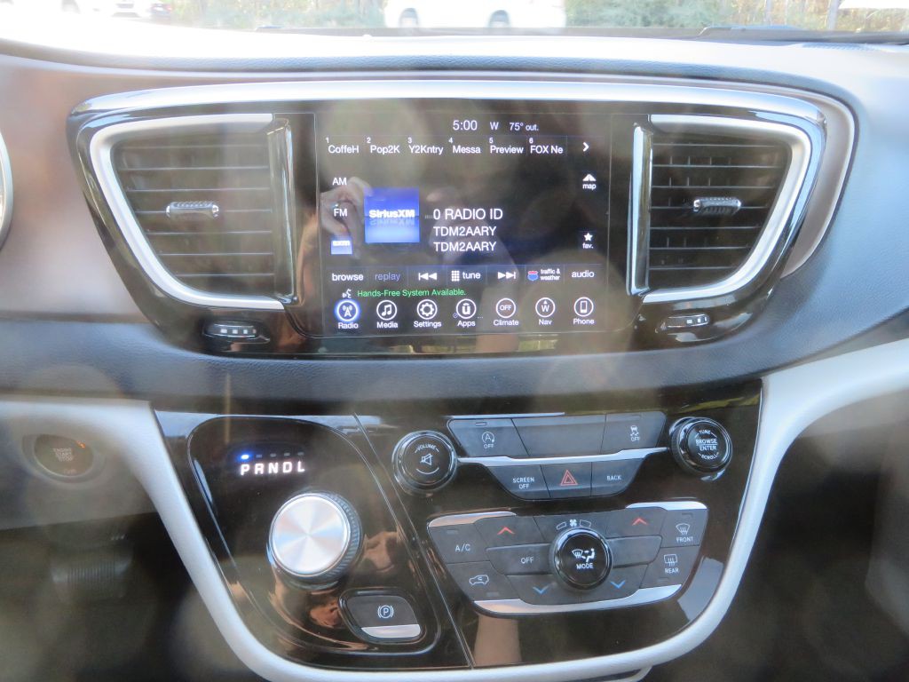 2017 Chrysler Pacifica Image 15