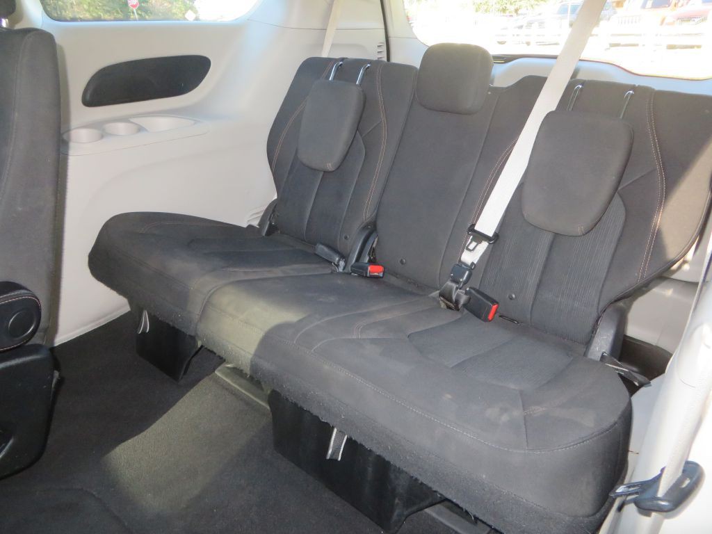2017 Chrysler Pacifica Image 20