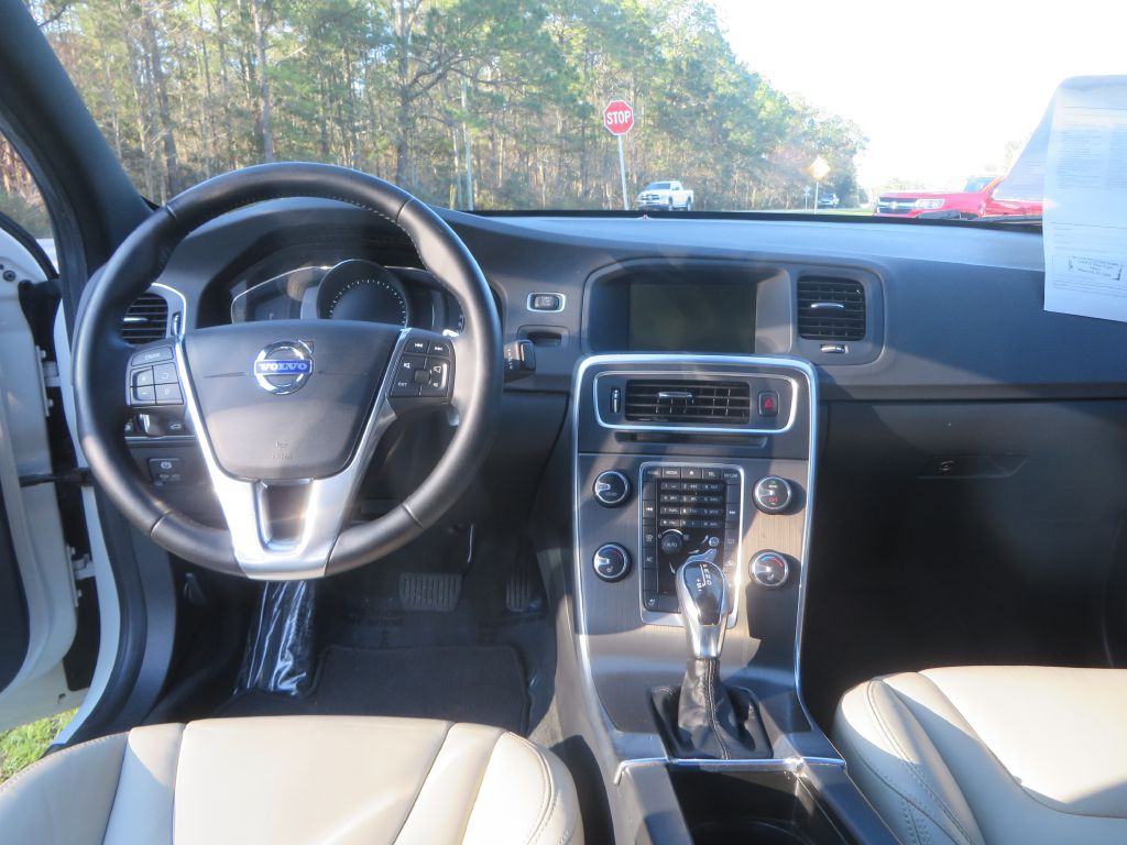 2015 Volvo S60 Image 9