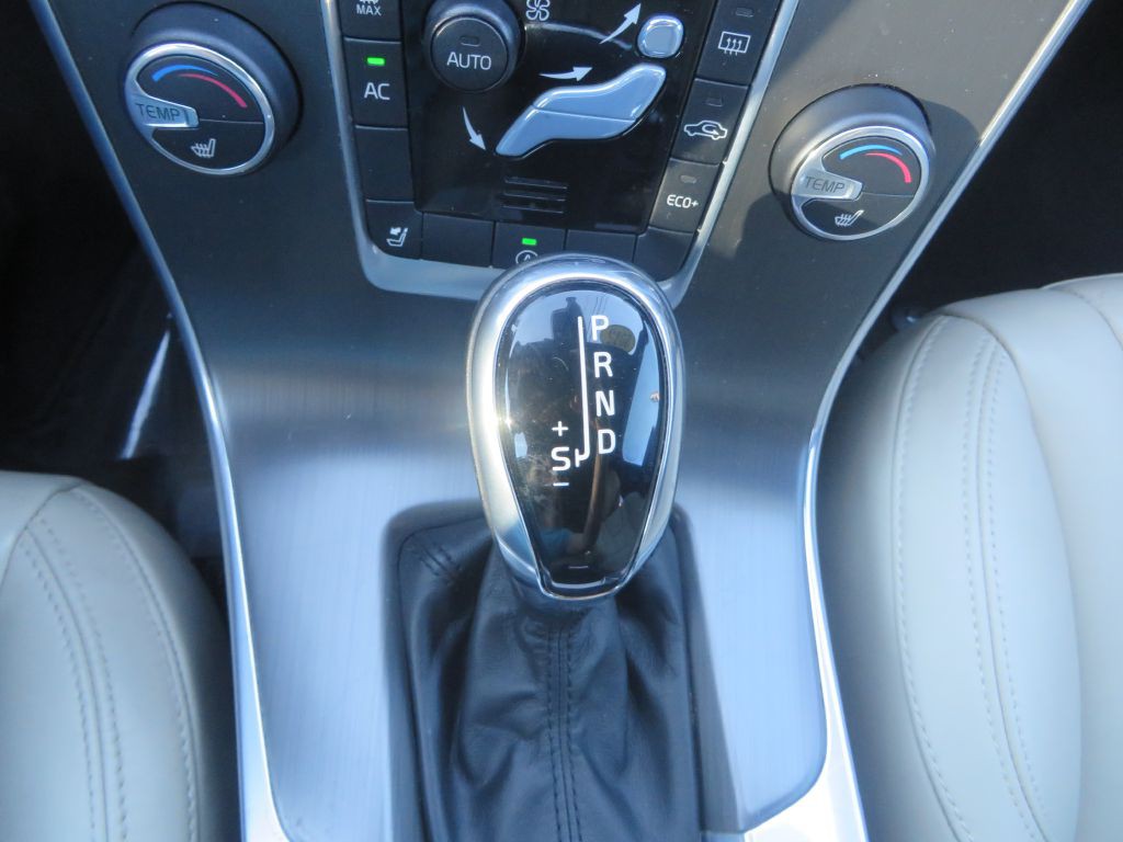 2015 Volvo S60 Image 17