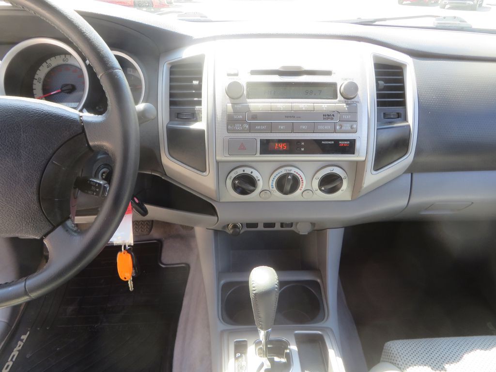 2011 Toyota Tacoma Image 17