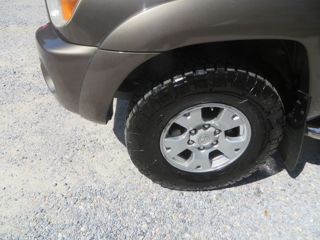 2011 Toyota Tacoma Image 24