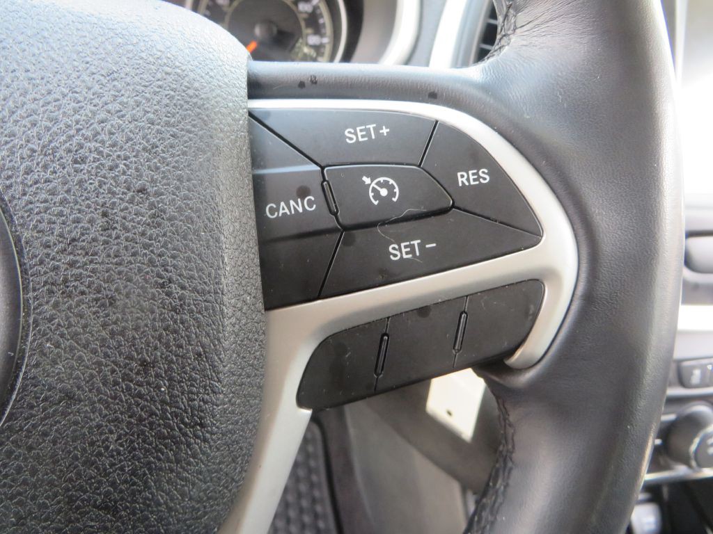 2015 Jeep Cherokee Image 16