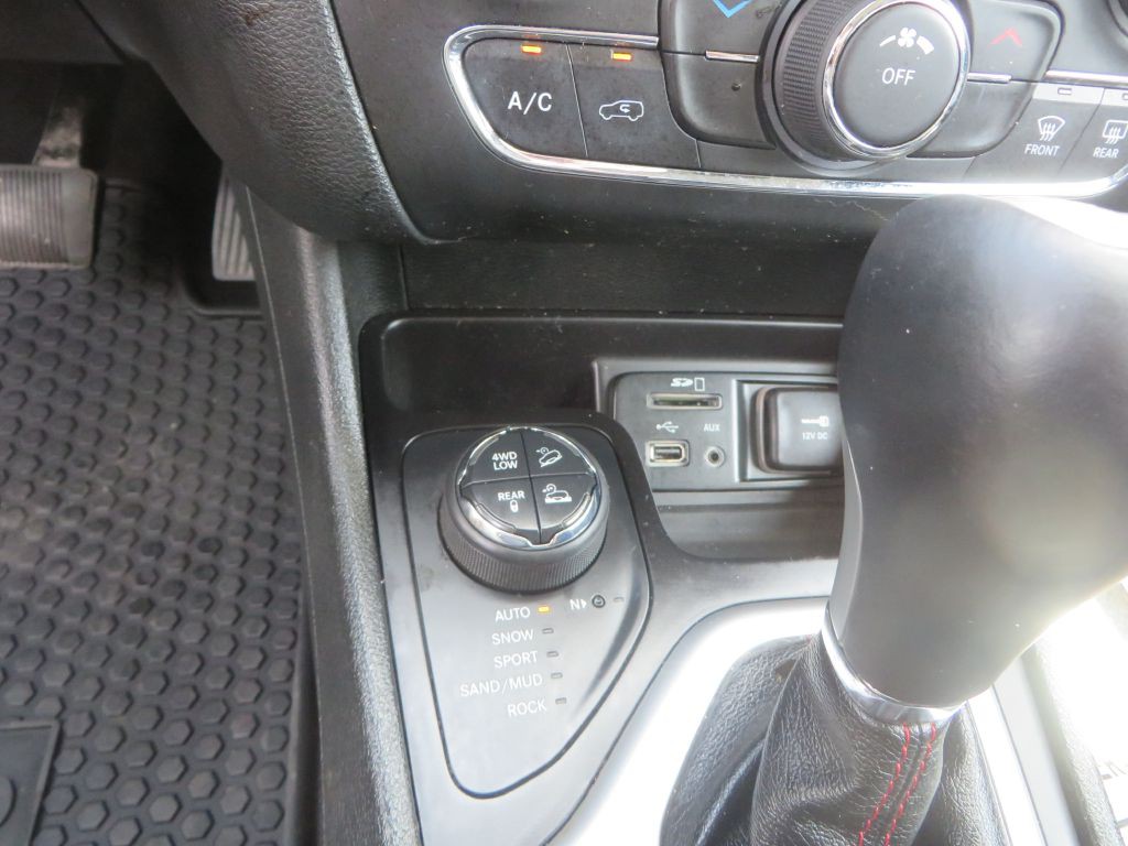 2015 Jeep Cherokee Image 20