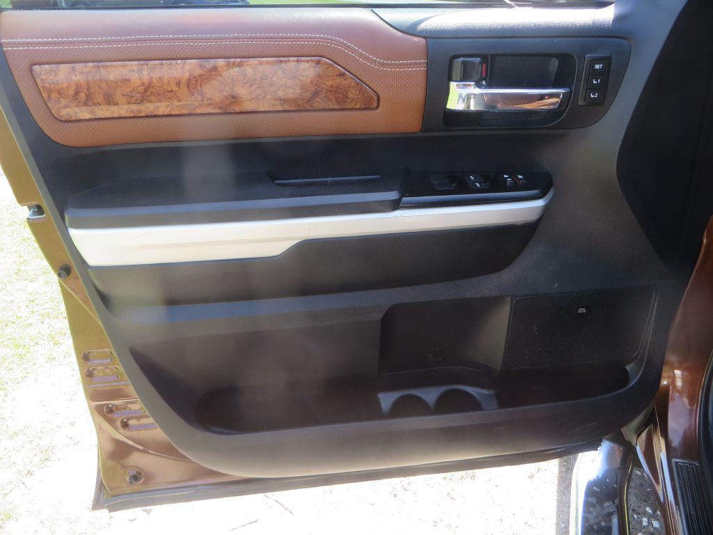 2015 Toyota Tundra Image 12