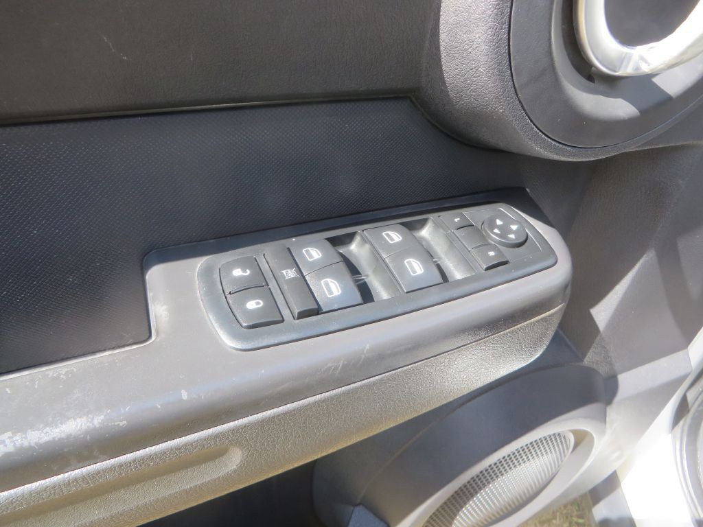 2011 Dodge Nitro Image 11