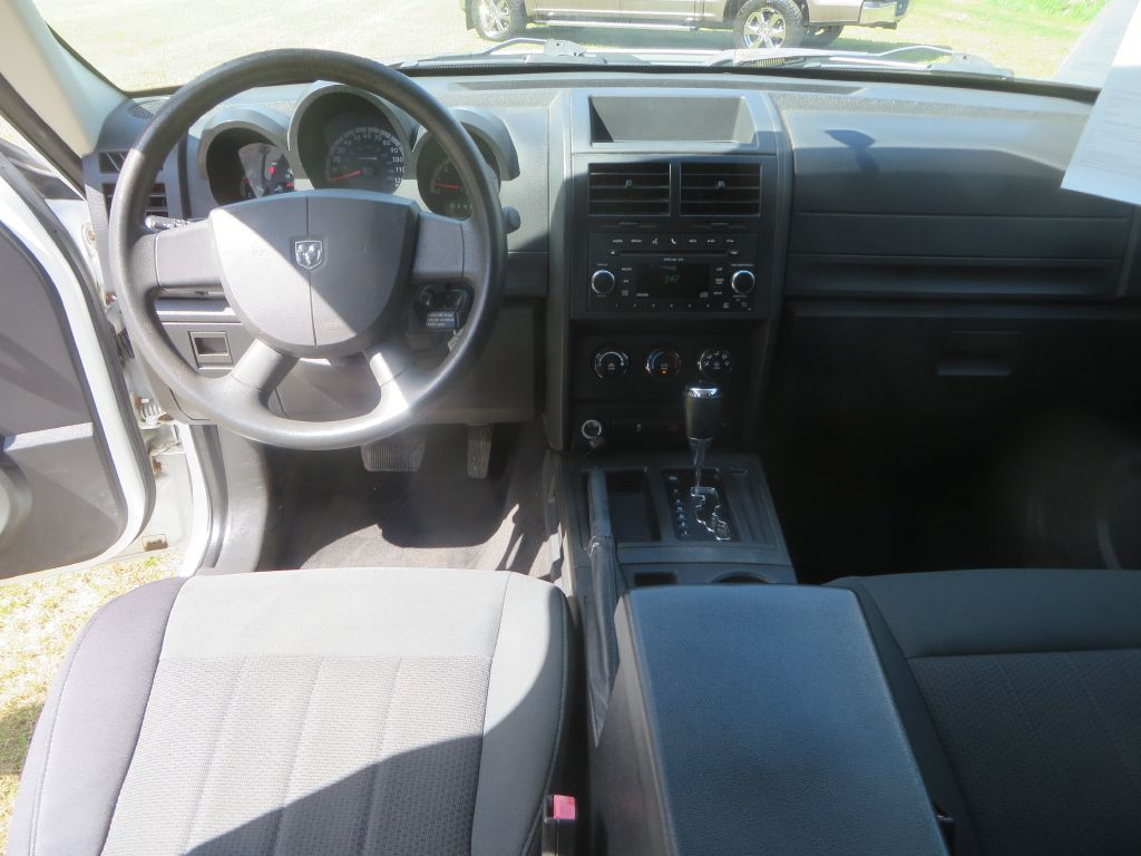 2011 Dodge Nitro Image 12