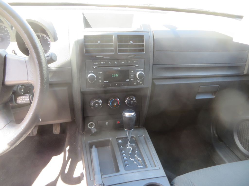 2011 Dodge Nitro Image 16