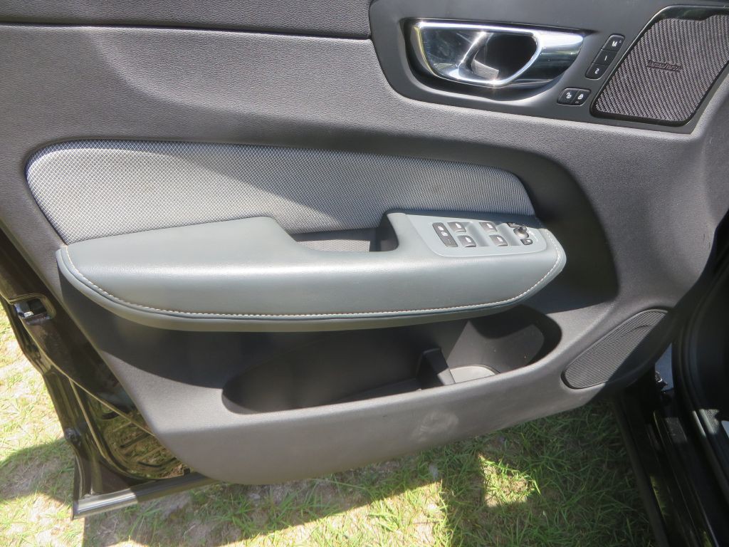 2020 Volvo XC60 Image 11