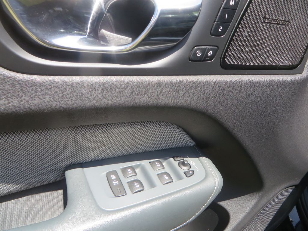 2020 Volvo XC60 Image 12