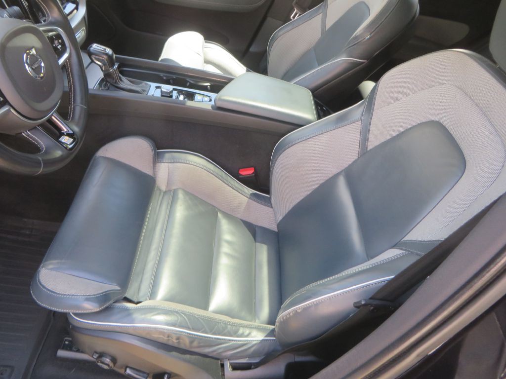 2020 Volvo XC60 Image 25