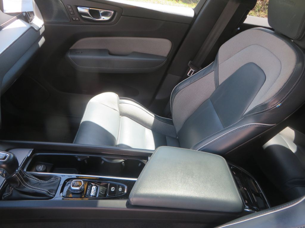 2020 Volvo XC60 Image 26