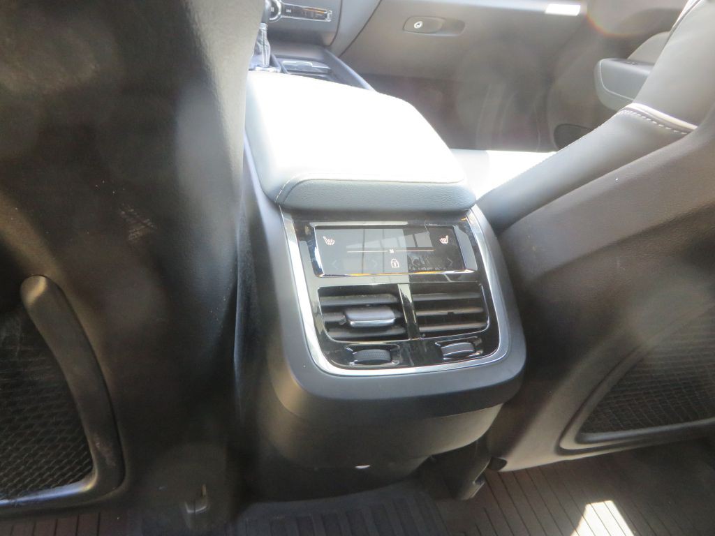 2020 Volvo XC60 Image 28