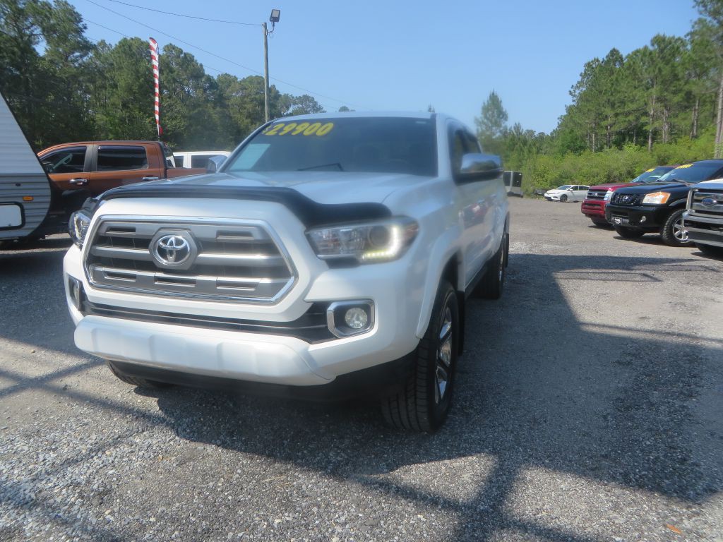 2017 Toyota Tacoma Image 2