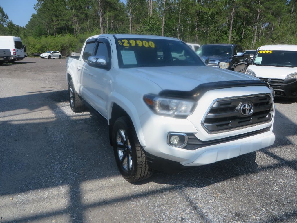 2017 Toyota Tacoma Image 4