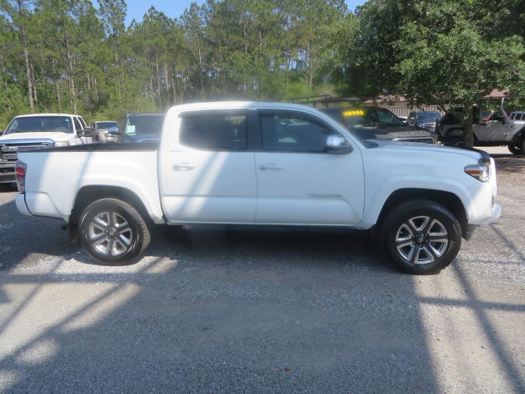 2017 Toyota Tacoma Image 5