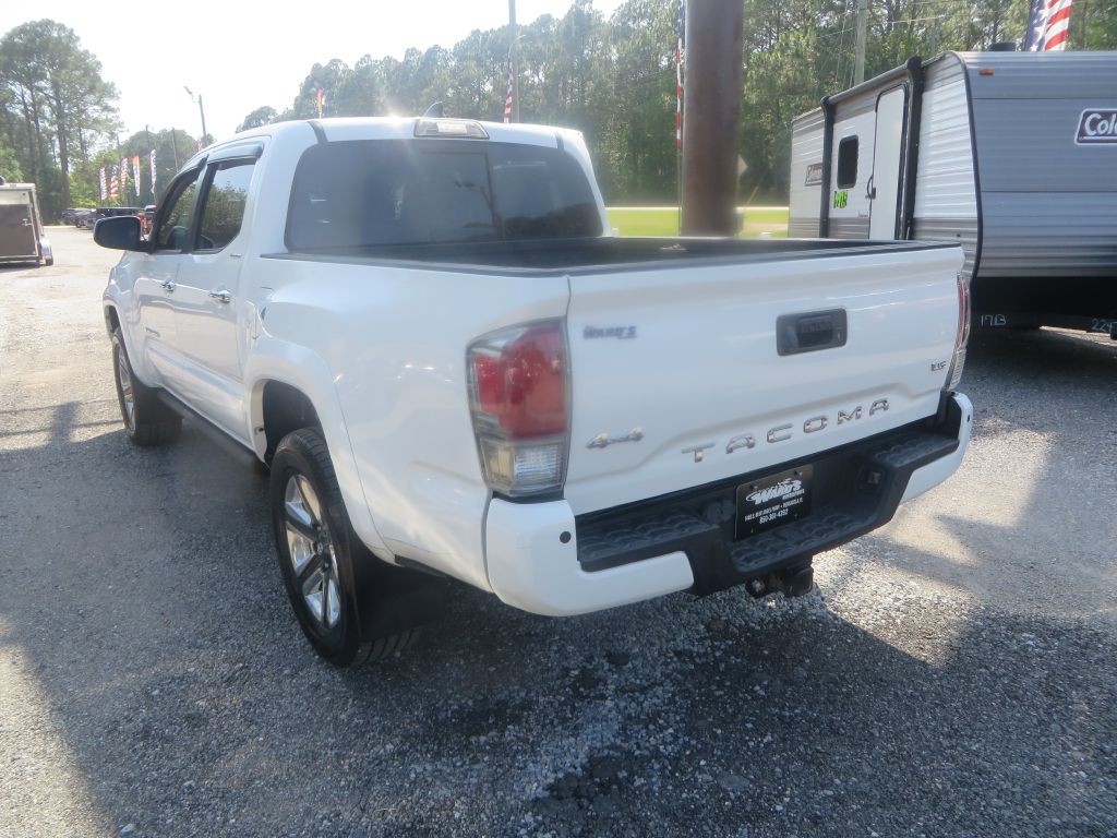 2017 Toyota Tacoma Image 8