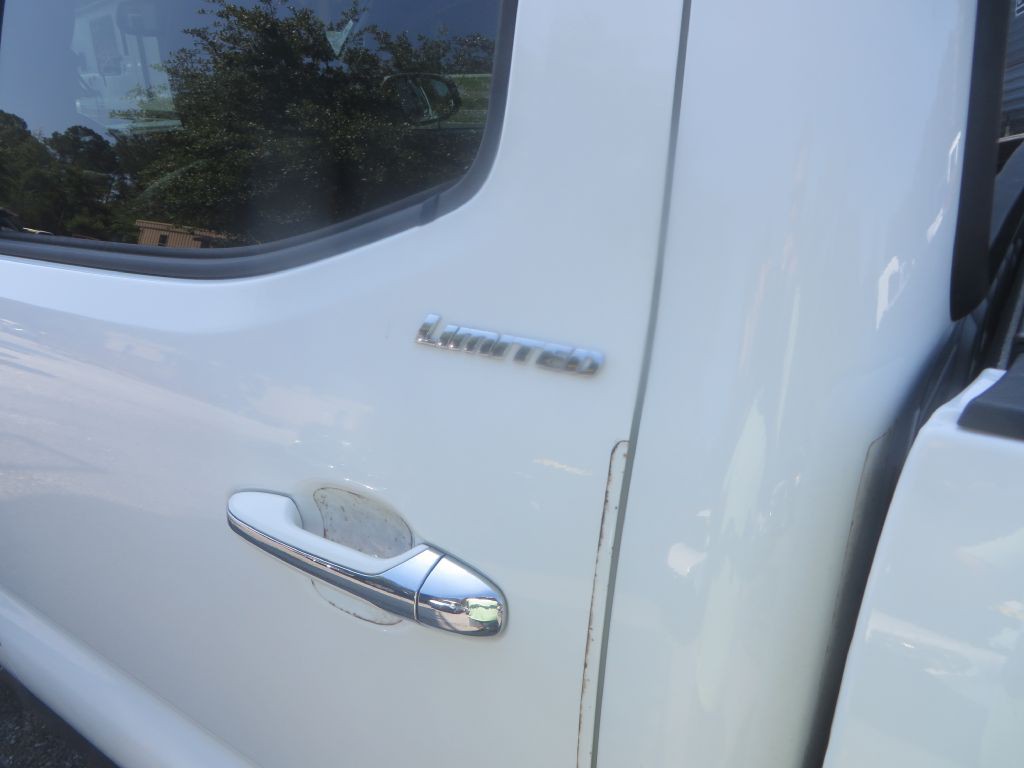 2017 Toyota Tacoma Image 11