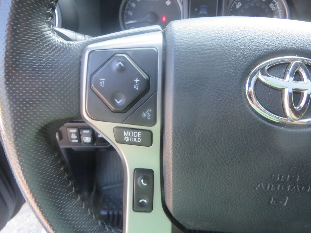 2017 Toyota Tacoma Image 18