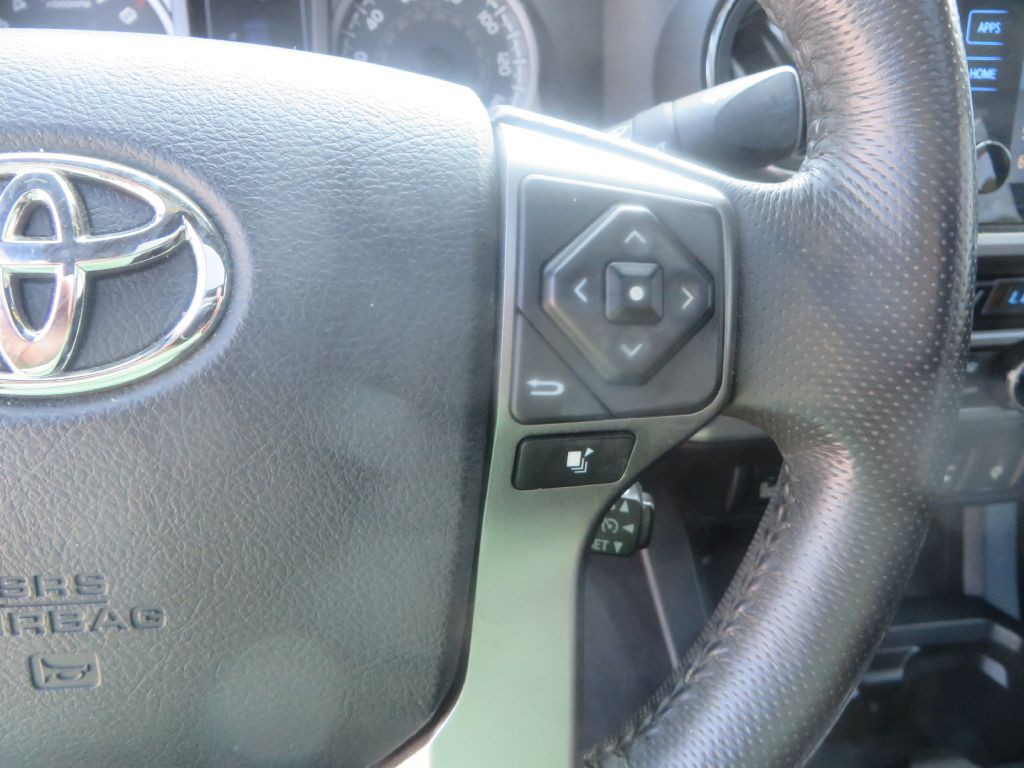 2017 Toyota Tacoma Image 19