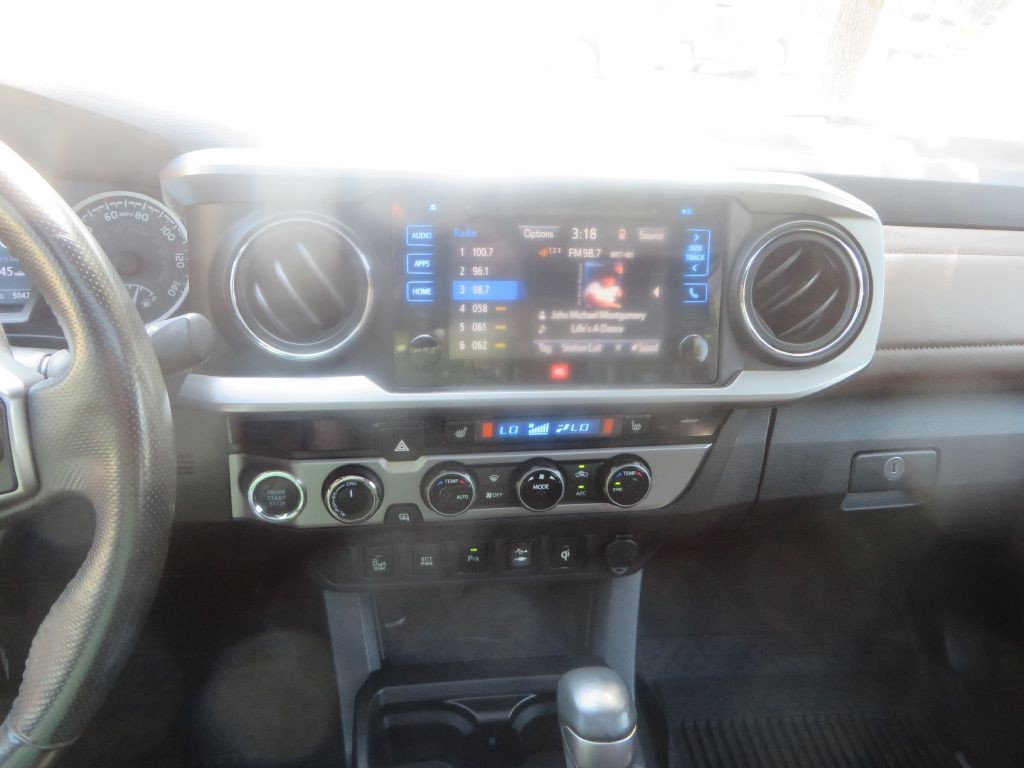 2017 Toyota Tacoma Image 22