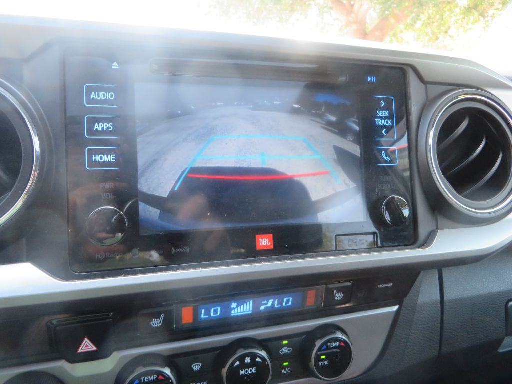 2017 Toyota Tacoma Image 24