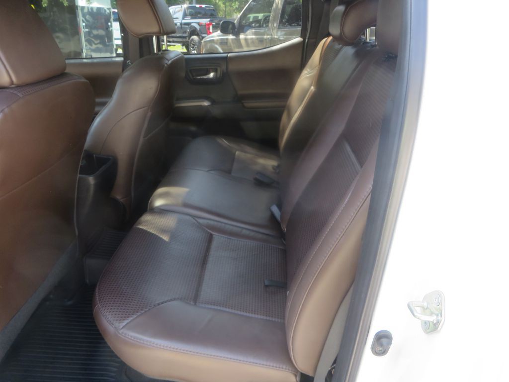 2017 Toyota Tacoma Image 29