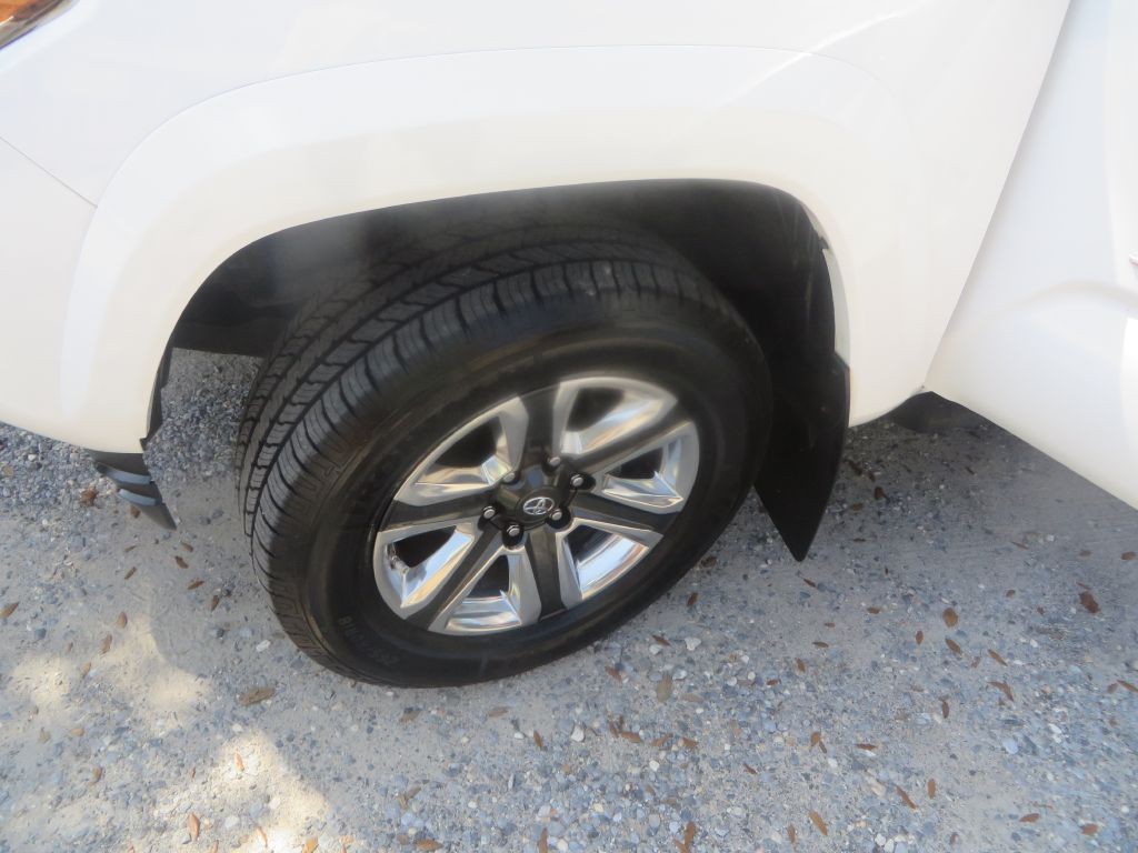 2017 Toyota Tacoma Image 31