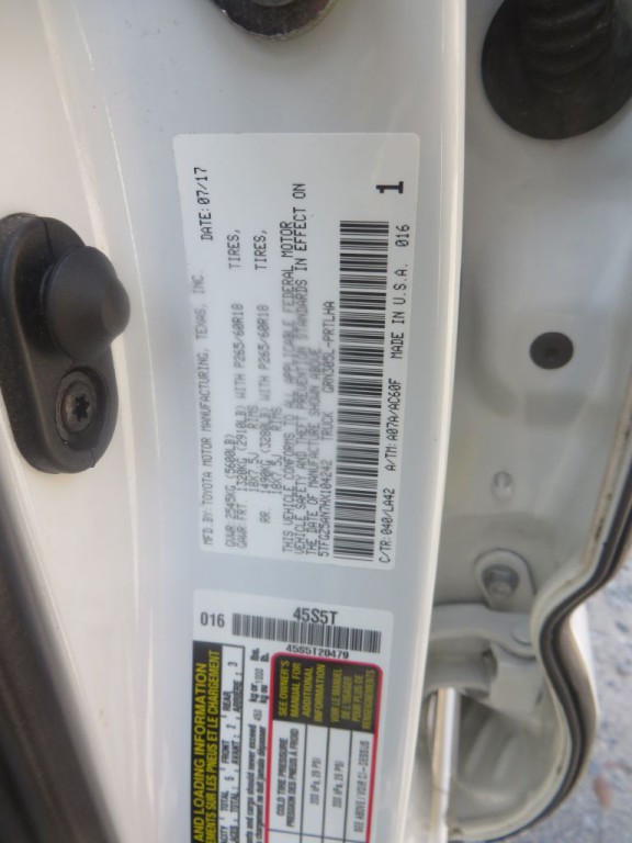 2017 Toyota Tacoma Image 33