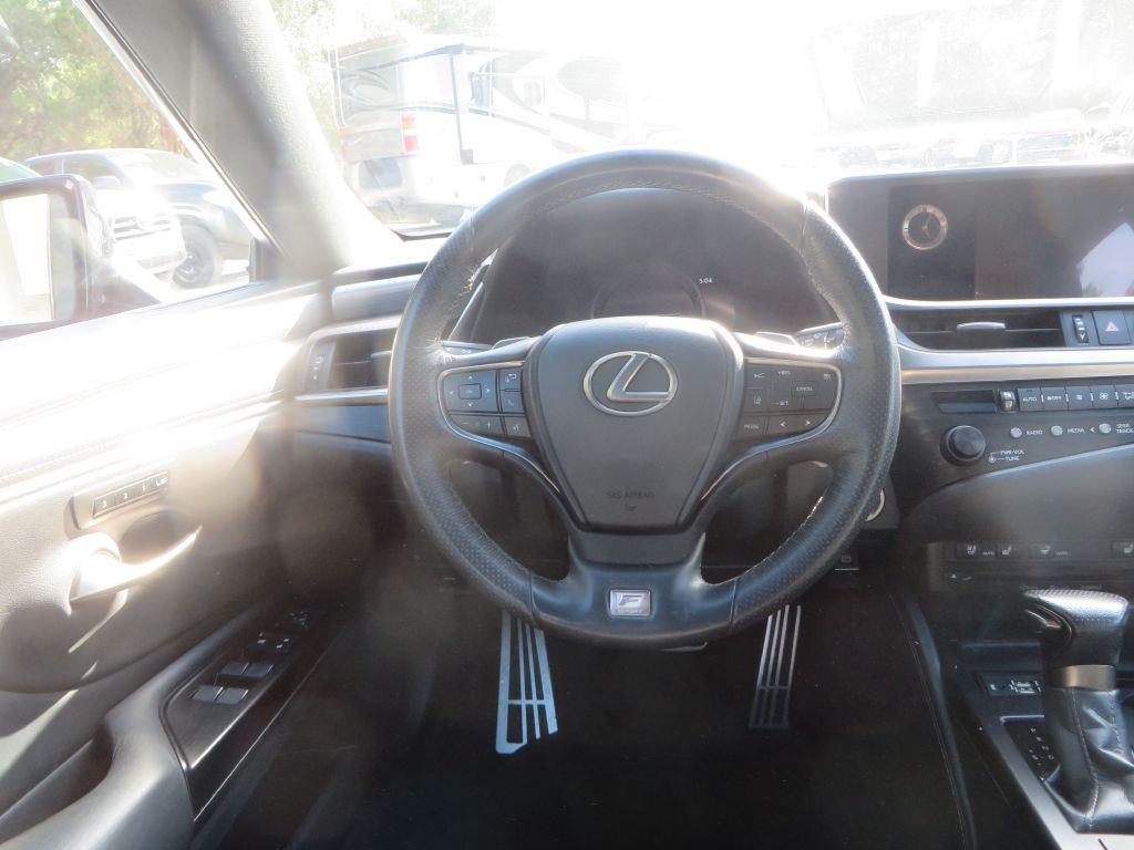 2019 Lexus ES Image 14
