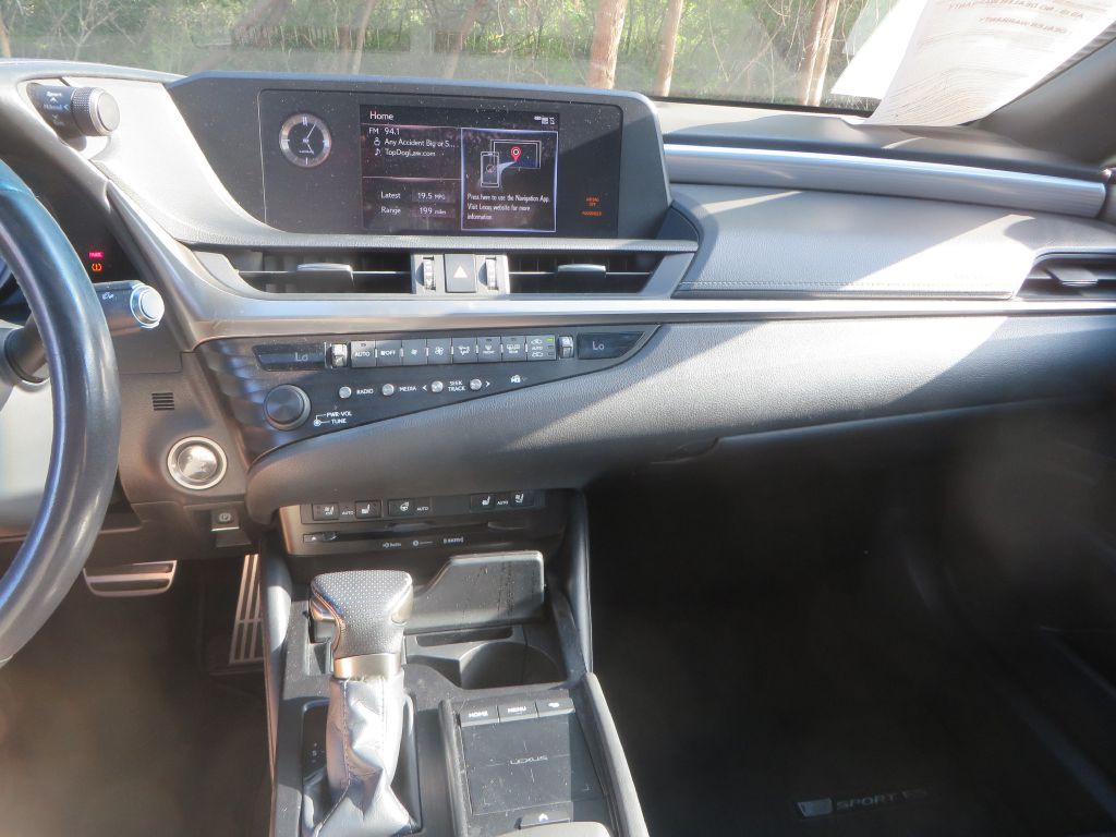 2019 Lexus ES Image 19