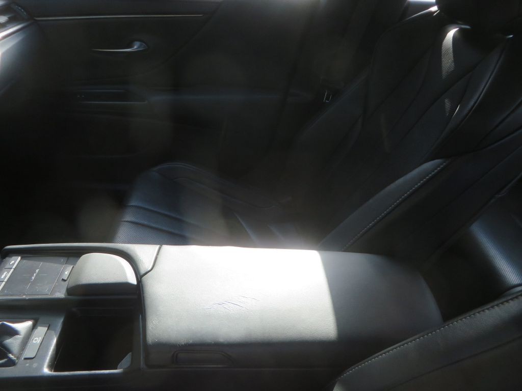 2019 Lexus ES Image 26