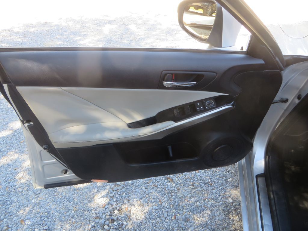 2014 Lexus IS Image 11