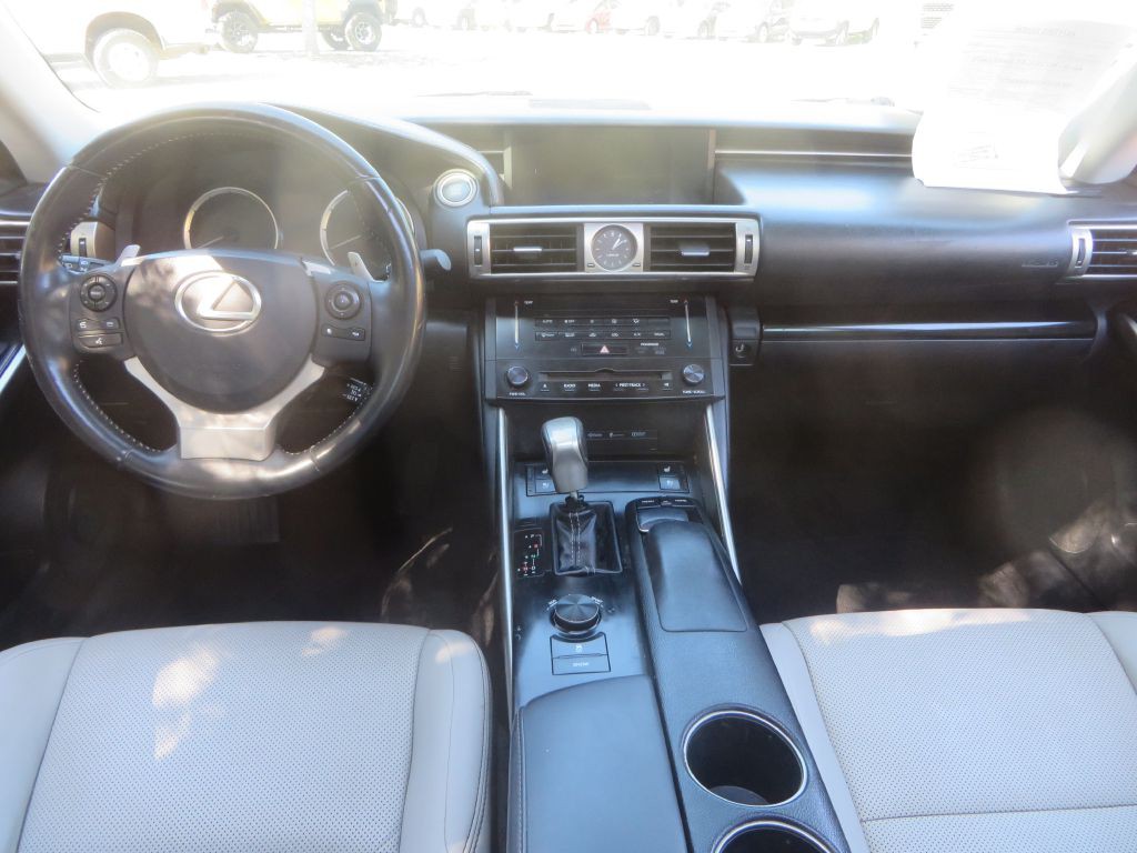 2014 Lexus IS Image 13