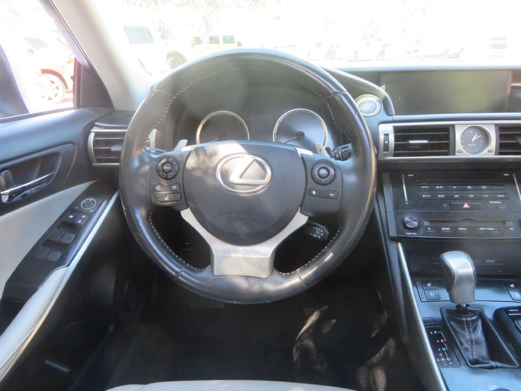 2014 Lexus IS Image 14