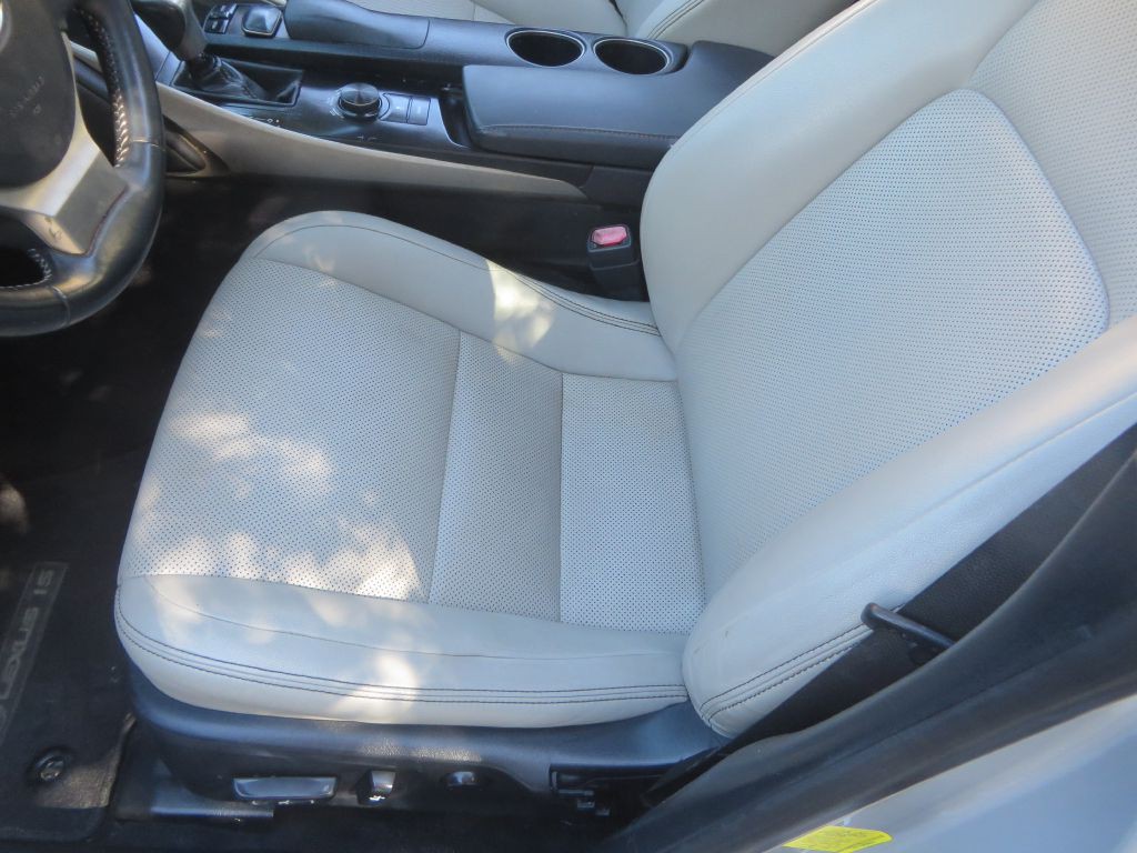 2014 Lexus IS Image 22