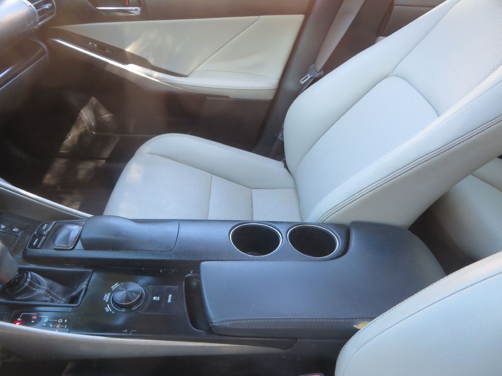 2014 Lexus IS Image 23